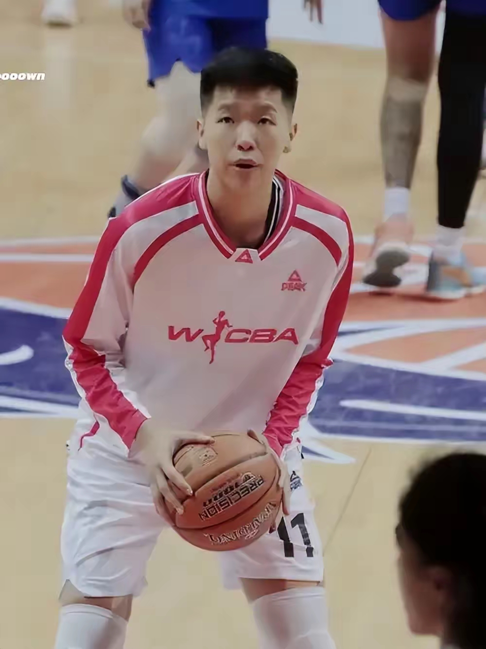 开云体育-山东男篮训练开放日;赛前造点机会引欢呼;NBA总决赛在即;年轻球员得到机会的简单介绍