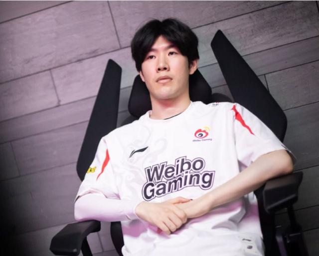 开云-TheShy回归赛场，比分优势明显首场状态亮眼，FPX观众沸腾！的简单介绍